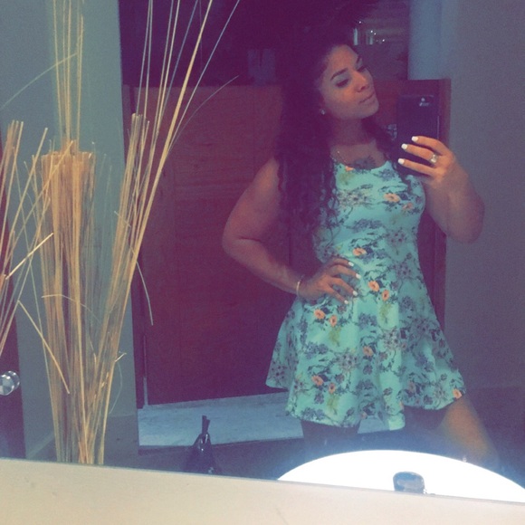 Meet your Posher, Leah - Picture 3 of 3